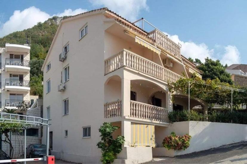 Apartments Dunja Sveti Stefan Exteriör bild